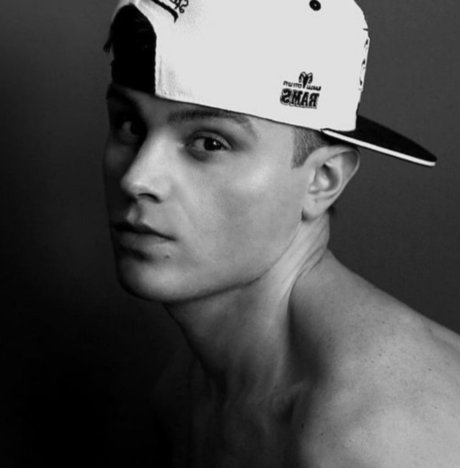 Foto di nudo di fuga di OnlyFans di Oleg Bogann