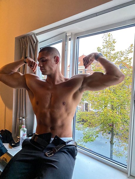 Foto di nudo di fuga di OnlyFans di Beau Jonathan