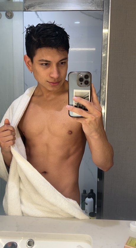 Foto di nudo di fuga di OnlyFans di Alejandro Wood