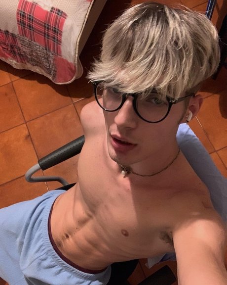 Foto di nudo di fuga di OnlyFans di Urfavskinnyboy