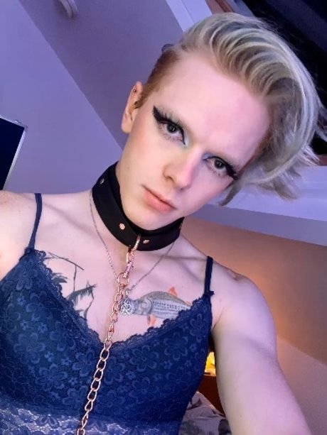 Foto di nudo di fuga di OnlyFans di Petal