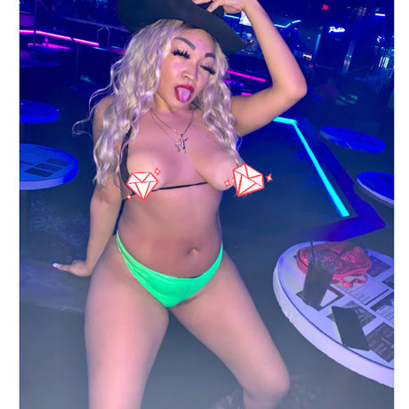 Foto di nudo di fuga di OnlyFans di Oyememamita