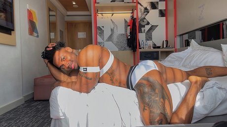 Foto di nudo di fuga di OnlyFans di Ostinebrown