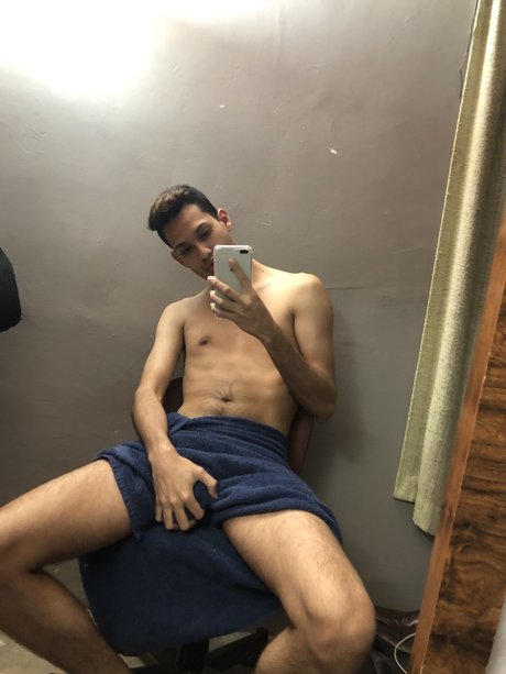 Foto di nudo di fuga di OnlyFans di At