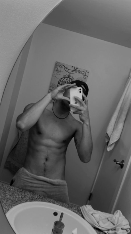 Foto di nudo di fuga di OnlyFans di Adan