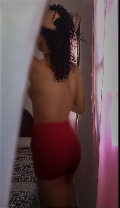 Foto di nudo di fuga di OnlyFans di Olnia