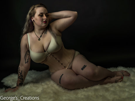 Foto di nudo di fuga di OnlyFans di Effie Marigold
