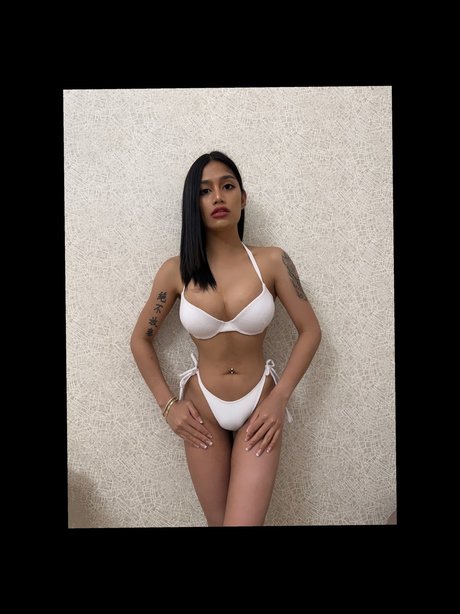 Foto di nudo di fuga di OnlyFans di Akita