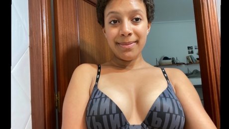 Foto di nudo di fuga di OnlyFans di Akua Vip Page