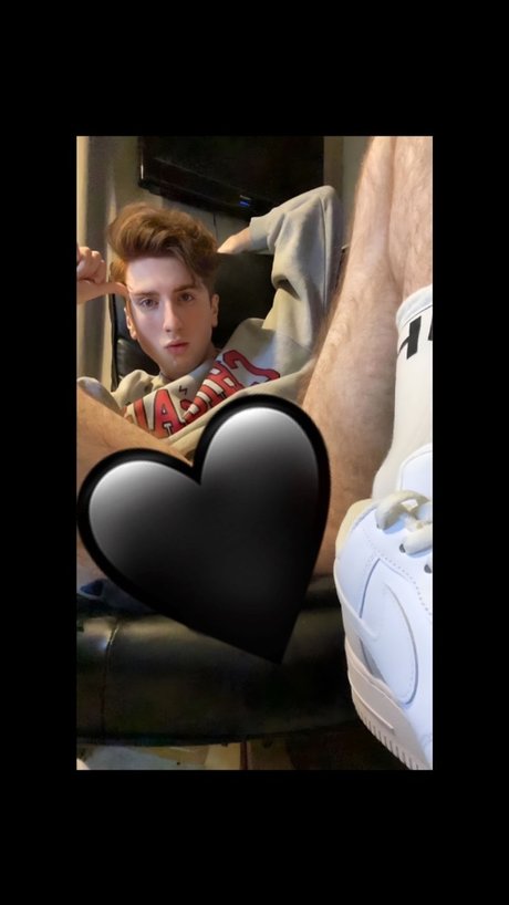 Foto di nudo di fuga di OnlyFans di Adam