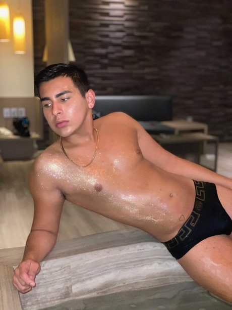 Foto di nudo di fuga di OnlyFans di Alejo Nando