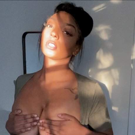 Foto di nudo di fuga di OnlyFans di Only Tiffany