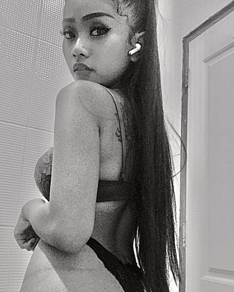 Foto di nudo di fuga di OnlyFans di Vichunees
