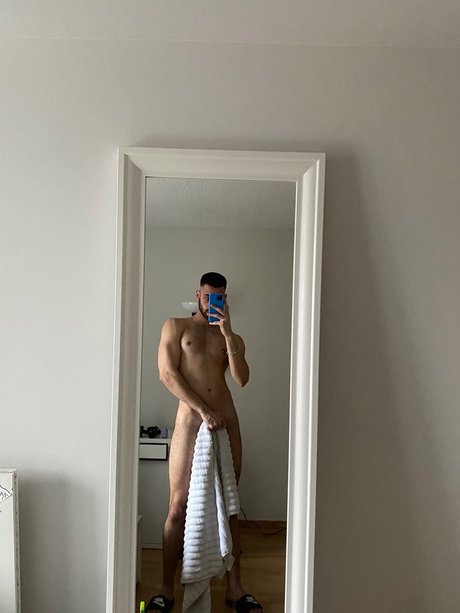 Foto di nudo di fuga di OnlyFans di Parshan