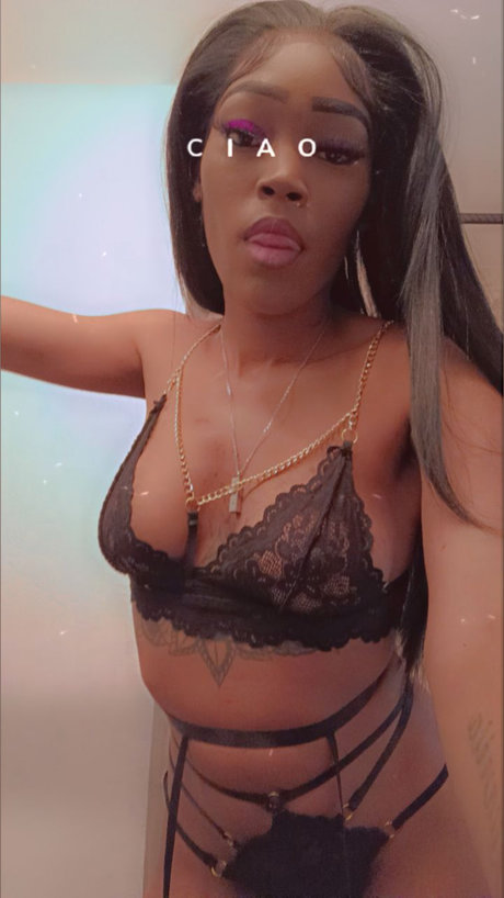 Foto di nudo di fuga di OnlyFans di Parisdabarbie