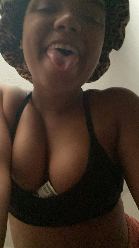 Foto di nudo di fuga di OnlyFans di Paris