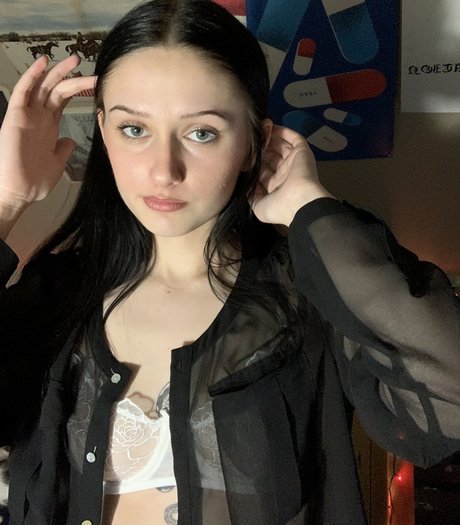 Foto di nudo di fuga di OnlyFans di Emm