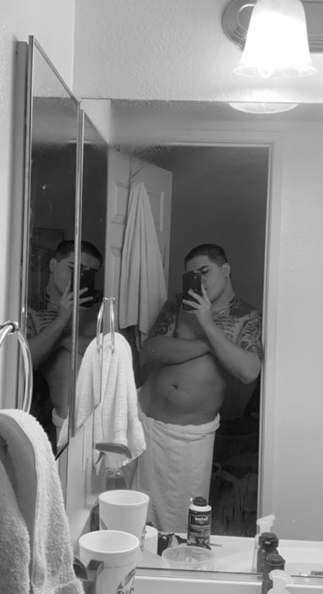Foto di nudo di fuga di OnlyFans di Papas