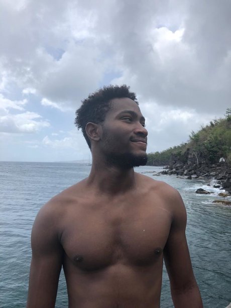 Foto di nudo di fuga di OnlyFans di Manhori