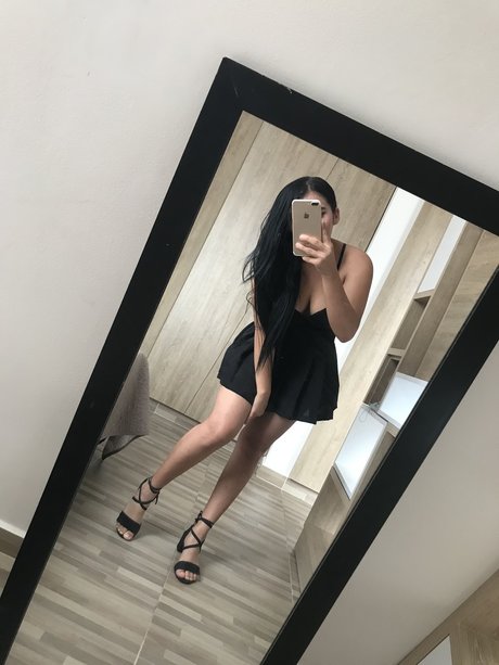 Foto di nudo di fuga di OnlyFans di Paola Usme
