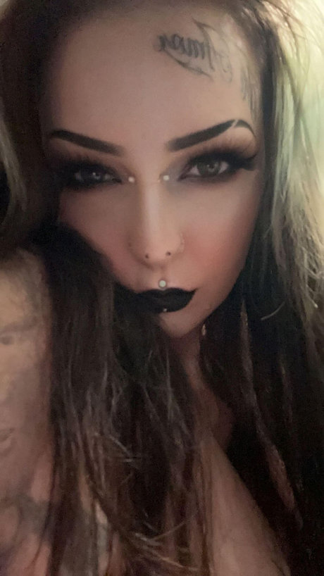 Foto di nudo di fuga di OnlyFans di Goth Baby