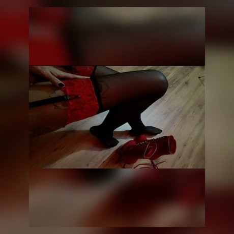 Foto di nudo di fuga di OnlyFans di Painal Peggy