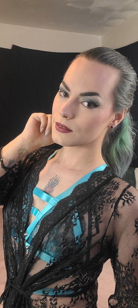 Foto di nudo di fuga di OnlyFans di Alecta Arcana 