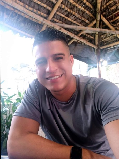 Foto di nudo di fuga di OnlyFans di Alan Javier
