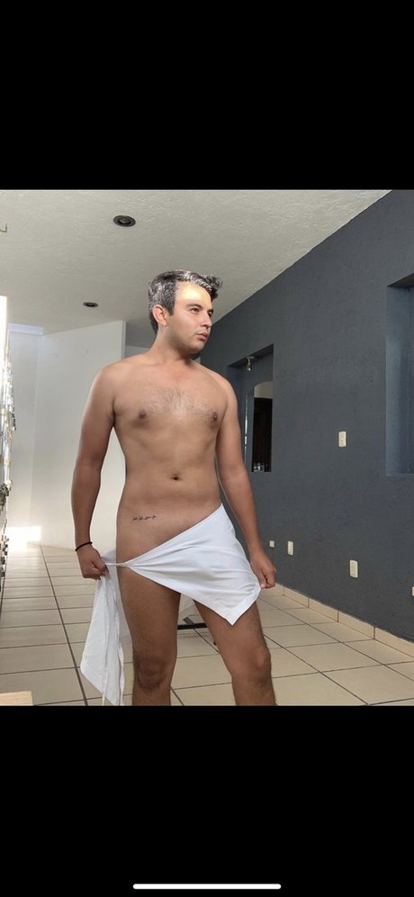 Foto di nudo di fuga di OnlyFans di Emi Bluee