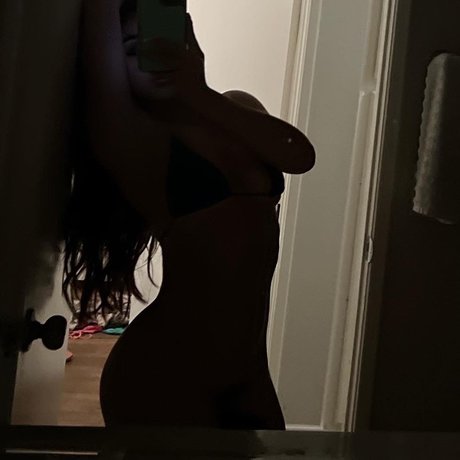Foto di nudo di fuga di OnlyFans di Alani