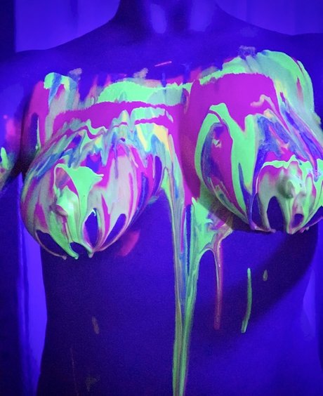Foto di nudo di fuga di OnlyFans di Art In The Nude