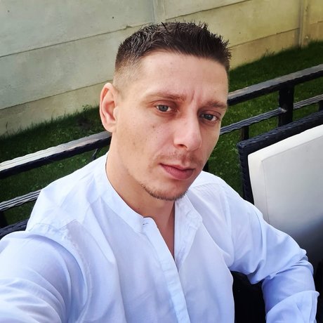 Foto di nudo di fuga di OnlyFans di Petrut Gabriel Butnariu