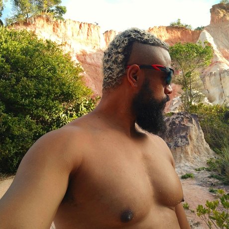 Foto di nudo di fuga di OnlyFans di Lazzaro