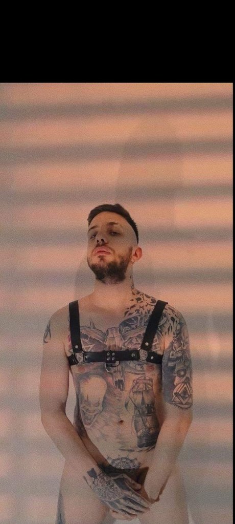 Foto di nudo di fuga di OnlyFans di Perseo Megalos