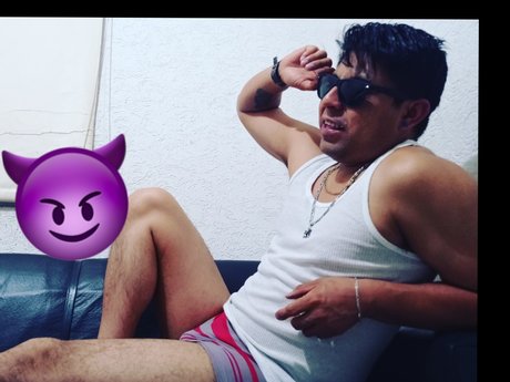Foto di nudo di fuga di OnlyFans di Alan Ro