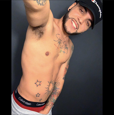 Foto di nudo di fuga di OnlyFans di Mark