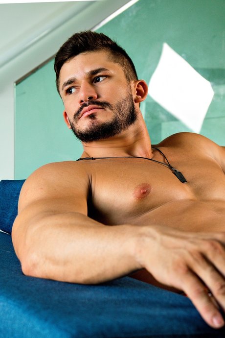 Foto di nudo di fuga di OnlyFans di Peralta Silva