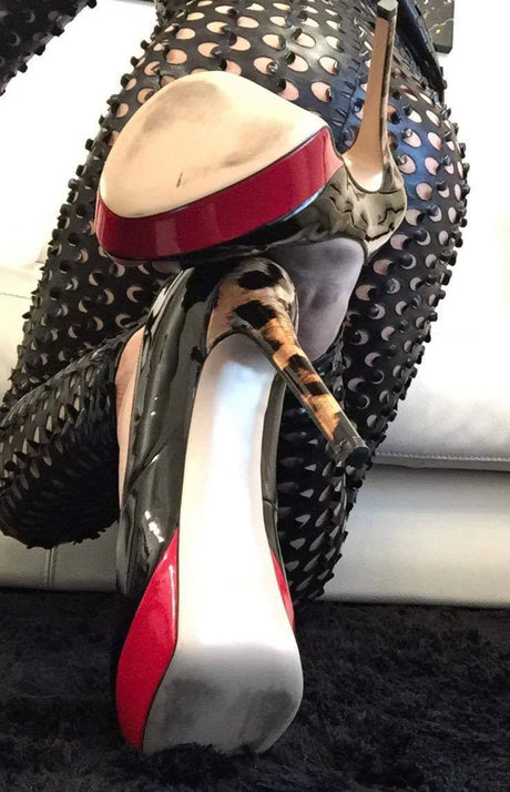 Foto di nudo di fuga di OnlyFans di Goddess Penelope Trans Domina