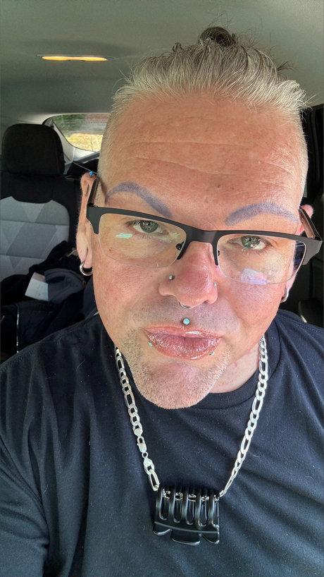 Foto di nudo di fuga di OnlyFans di Peersur