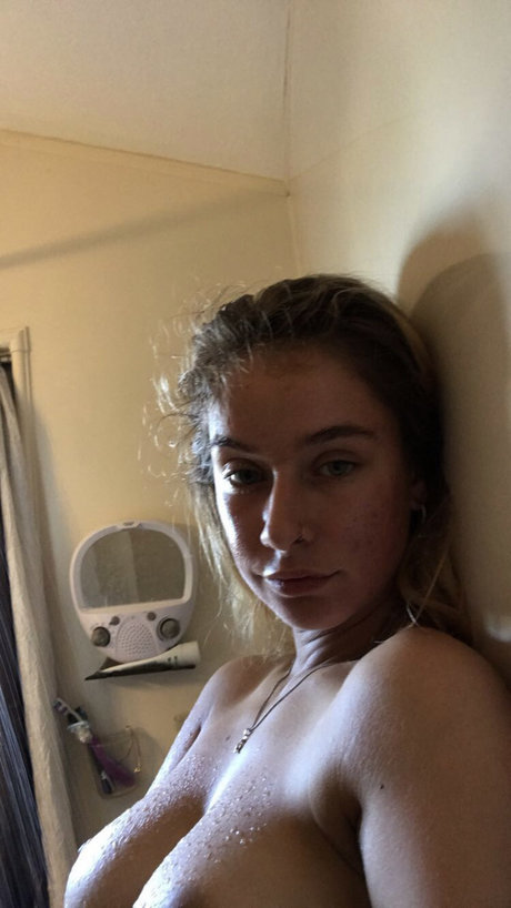 Foto di nudo di fuga di OnlyFans di Ji