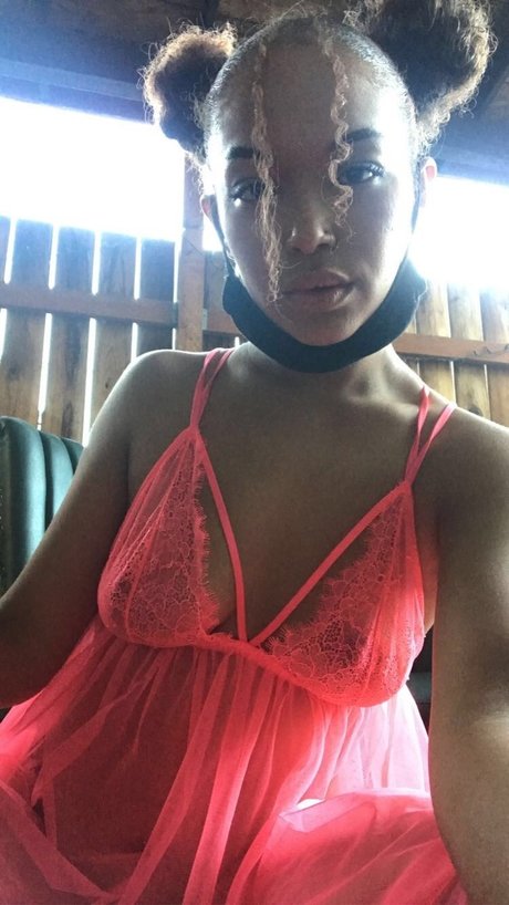 Foto di nudo di fuga di OnlyFans di Pearl