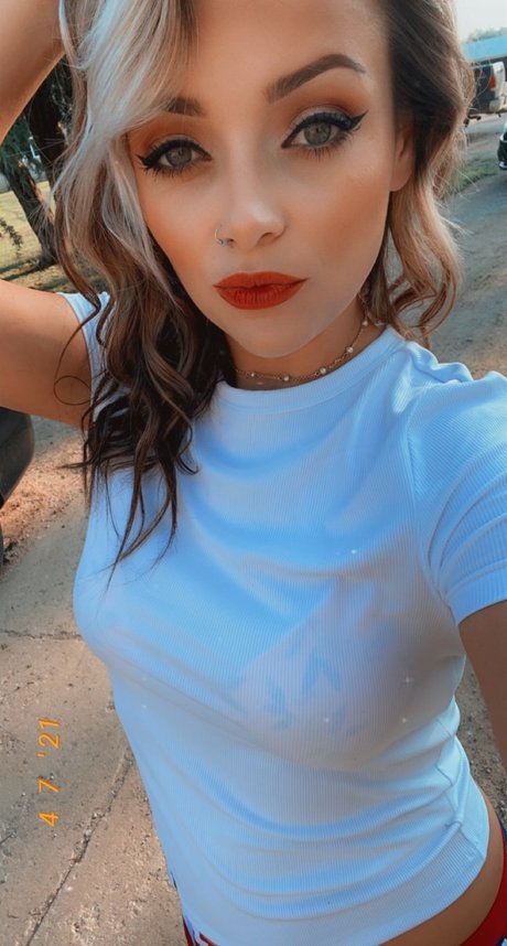Foto di nudo di fuga di OnlyFans di Peaches