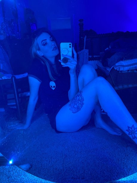 Foto di nudo di fuga di OnlyFans di Peaches Pie