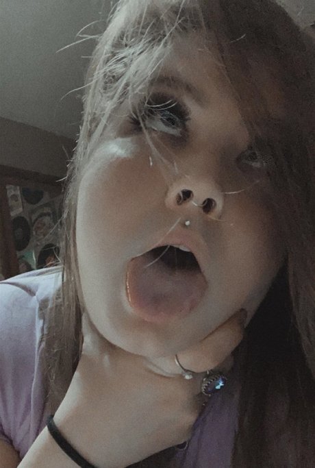 Foto di nudo di fuga di OnlyFans di Peach 