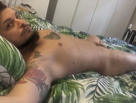 Foto di nudo di fuga di OnlyFans di Pavona