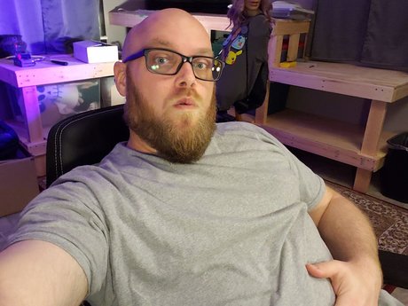 Foto di nudo di fuga di OnlyFans di Dadbodherz