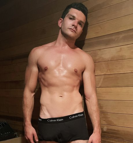 Foto di nudo di fuga di OnlyFans di Daddy Charlesworth