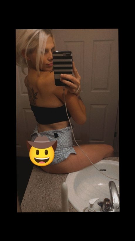 Foto di nudo di fuga di OnlyFans di Summer