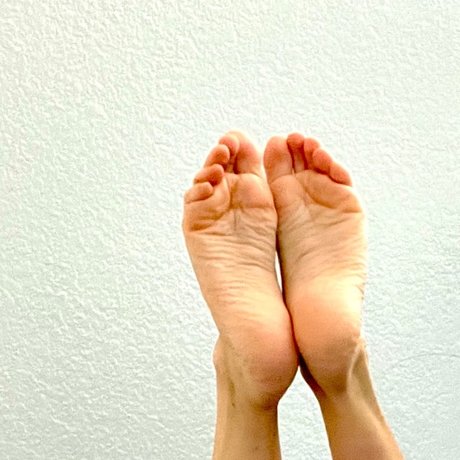 Foto di nudo di fuga di OnlyFans di Pinky Feet