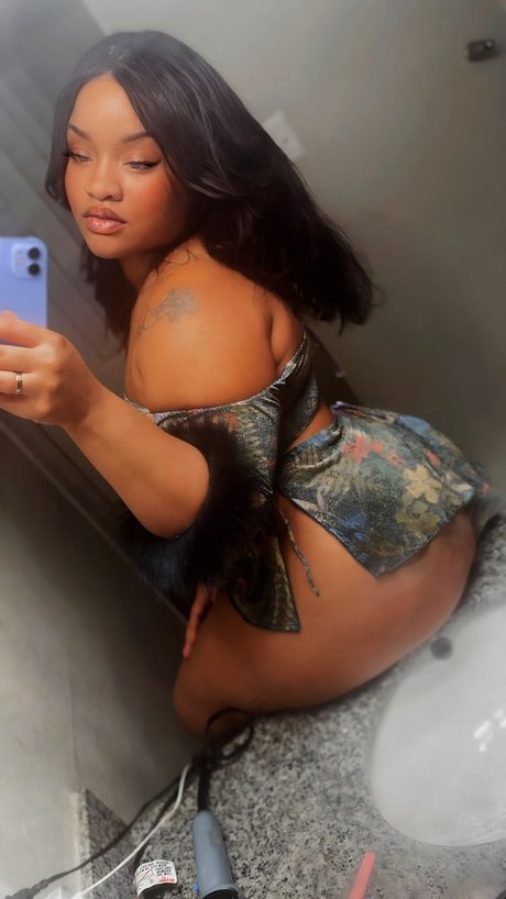 Foto di nudo di fuga di OnlyFans di Pinkii